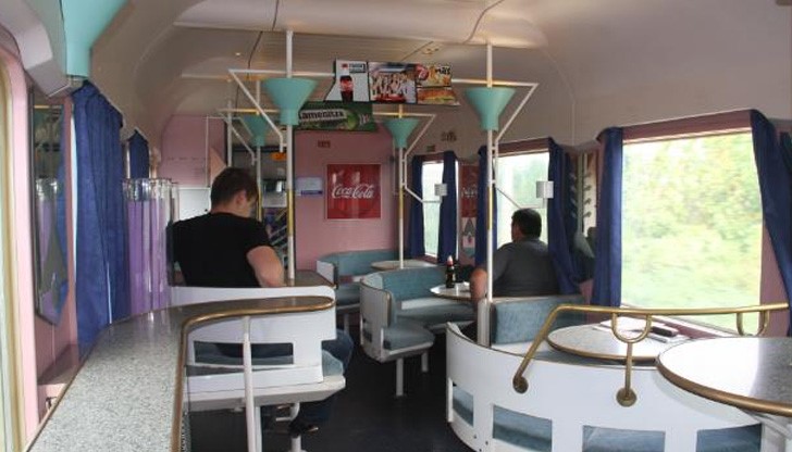 Вагоните от тип „бистро” разполагат със салон за консумация с бар за обслужване на пътниците