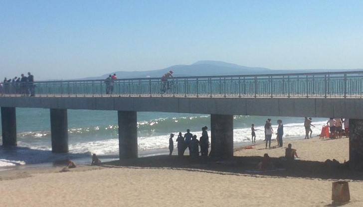 Спасители издирват 24-годишен мъж в морето в Бургас Спасители издирват 24-годишен мъж в морето в Бургас