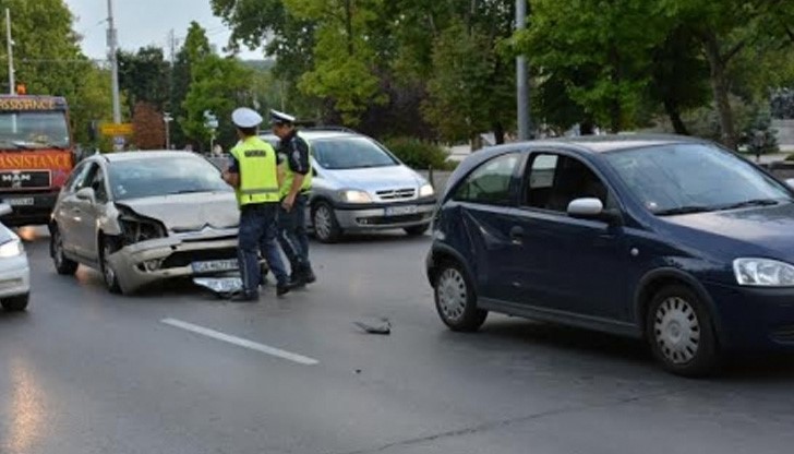 Катастрофа между три коли затрудни движението в центъра на столицата Катастрофа между три коли затрудни движението в центъра на столицата