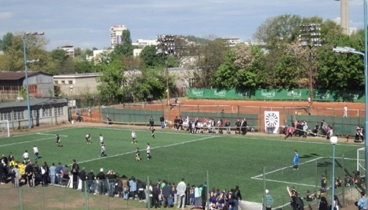 Баща преби майка, избяга и мина на червено Баща преби майка, избяга и мина на червено