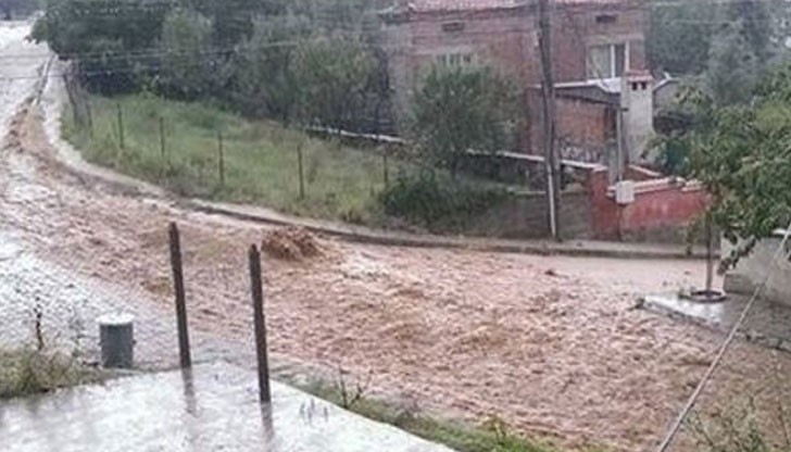 Наводнени къщи в Белозем Наводнени къщи в Белозем