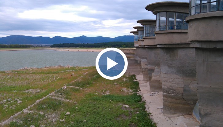 В момента в съоръжението има едва 20 милиона кубични метра вода