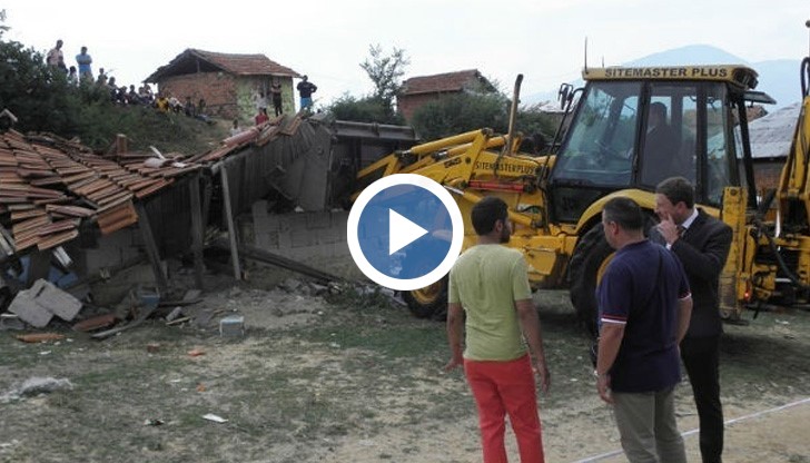 Хората, останали без дом, потърсиха сметка от кметицата