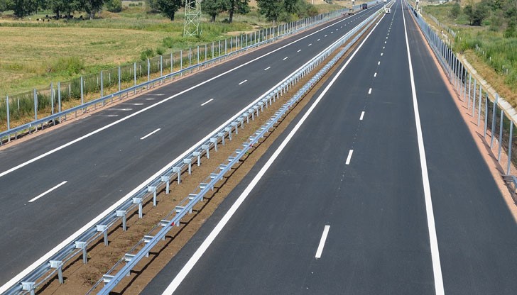 Кабинетът ще търси 3 млрд. лева за ключови пътища, които са връзка с европейските транспортни коридори през България Кабинетът ще търси 3 млрд. лева за ключови пътища, които са връзка с европейските транспортни коридори през България