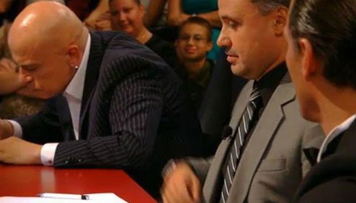 Предстои и публиката да си каже думата, за да бъде излъчен и победителят.