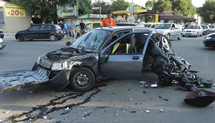 Момче и момиче лежат на платното / Снимката е илюстративна Момче и момиче лежат на платното / Снимката е илюстративна