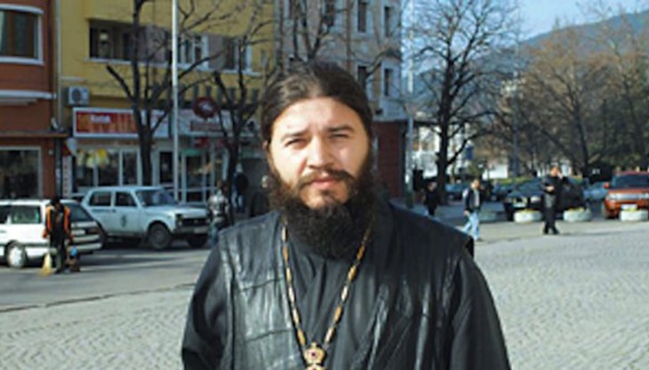 Отец Евгени Иванов е кандидат на Български демократичен център