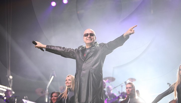 Истинска лудница се разразява преди концерта на Слави Трифонов