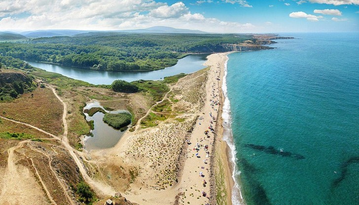 Извършени са над 220 проверки на всички плажове и са установени редица нарушения Извършени са над 220 проверки на всички плажове и са установени редица нарушения