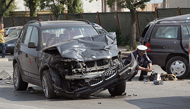 Екип на Спешна помощ е на мястото на инцидента / снимката е илюстративна Екип на Спешна помощ е на мястото на инцидента / снимката е илюстративна