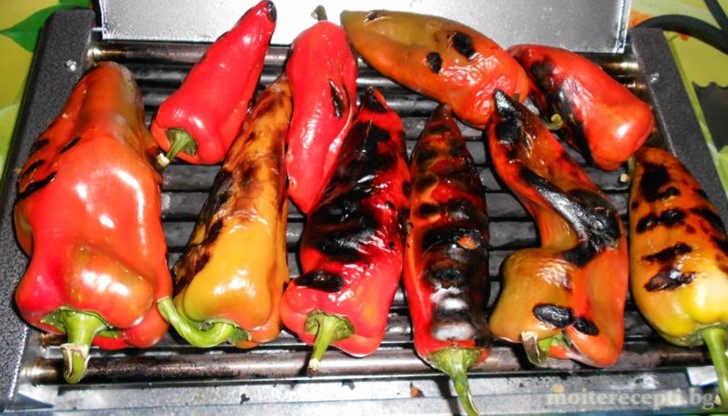 В последно време традиционният чушкопек е изместен от печенето с горелка В последно време традиционният чушкопек е изместен от печенето с горелка