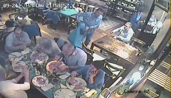 Хит сред крадците в последно време е обирането на портфейли от дрехи на клиенти по заведения