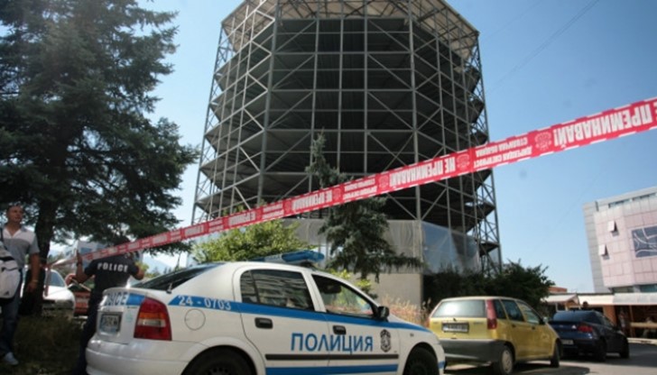 „Те не са имали право да стоят на тази платформа, единият е заварчик, а другият е бояджия”, заяви Тодор Вергилов. „Те не са имали право да стоят на тази платформа, единият е заварчик, а другият е бояджия”, заяви Тодор Вергилов.