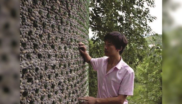 Амбициозният архитект Ли Ронгжун построи двуетажна сграда, използвайки 8500 бутилки