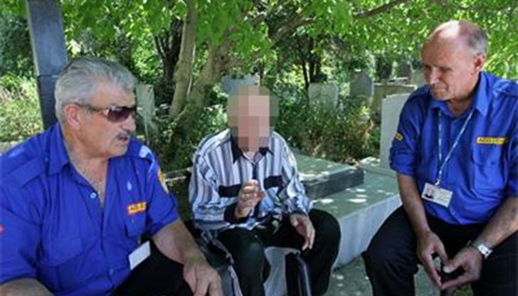 Не се обажда в полицията - не вярва, че ще му помогнат