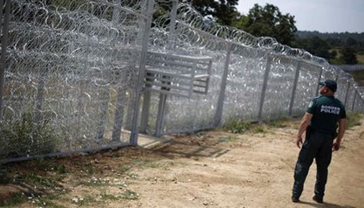 Други 32-ма души са арестувани близо до границата, след като са успели да преминат загражденията и постовете Други 32-ма души са арестувани близо до границата, след като са успели да преминат загражденията и постовете