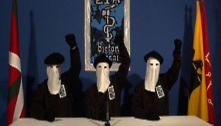 ЕТА (Еускади та аскатасуна), което означава Страна на баските и свободата, е за независимост на териториите, в които живеят баски