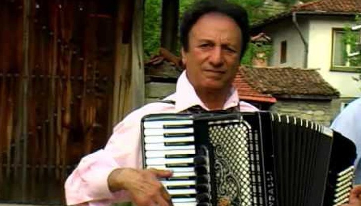 Неговите изпълнения са в златния фонд на българската народна музика