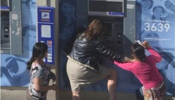 Шокиращите снимки от инцидента са още по-срамни за властите в Париж Шокиращите снимки от инцидента са още по-срамни за властите в Париж