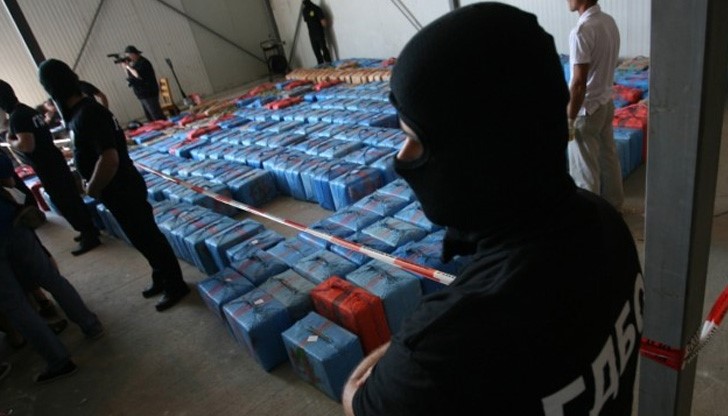 Полицията се фокусира в битката срещу наркопласьорите най-вече около предстоящото откриване на учебната година Полицията се фокусира в битката срещу наркопласьорите най-вече около предстоящото откриване на учебната година