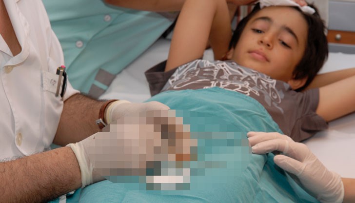 Велизар Енчев припомни за публичното обрязване на 127 български момченца на площада в Омуртаг от турски лекари