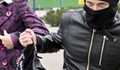 Пребиха и душиха жена при обир пред банка в Асеновград
