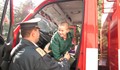 Открит урок на пожарникари с деца от детска градина "Червената шапчица"
