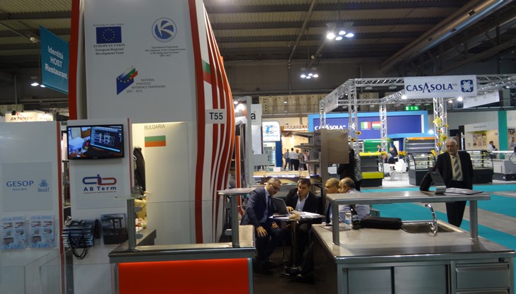 Предприятието „ГЕСОП“ ЕООД представи на българския щанд нов модел на открита хладилна витрина за промоция на хранителни продукти и цветя