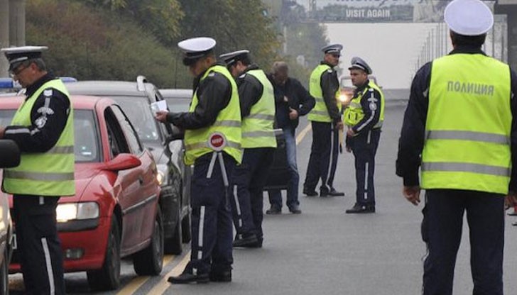 ГЕРБ предлагат зимните гуми да станат задължителни за колите за периода от 1 ноември до 1 април ГЕРБ предлагат зимните гуми да станат задължителни за колите за периода от 1 ноември до 1 април