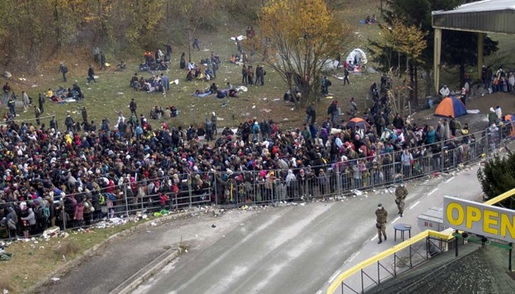 В Швеция пристигат по над 10 000 мигранти всяка седмица