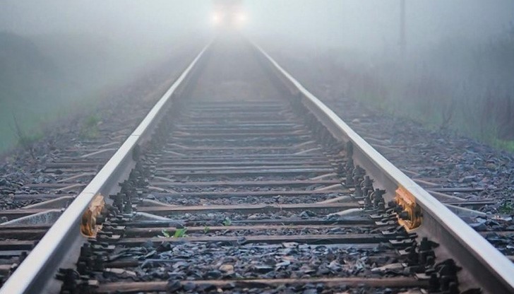 Два тежки товарни влака, летящи един срещу друг, са заковали спирачки на 2,6 километра един от друг