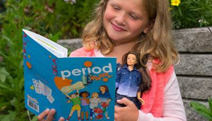 Към куклата се предлага и образователна книжка