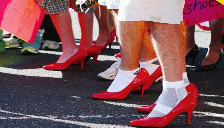 Виенска школа учи силния пол как да ходи елегантно на високи токчета
