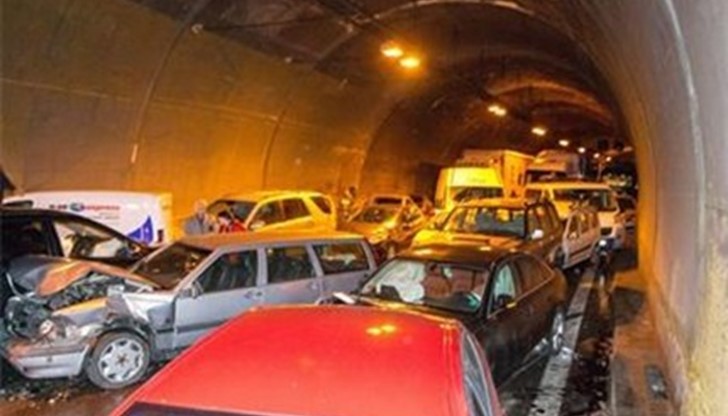 Трима от настанените в „Пирогов”, които пострадаха в зверската катастрофа в тунела Витиня вчера, ще бъдат оперирани
