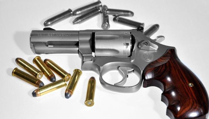 Сигналът на ченгетата се оказал напълно действителен, в къщата са открити близо 200 патрона Сигналът на ченгетата се оказал напълно действителен, в къщата са открити близо 200 патрона