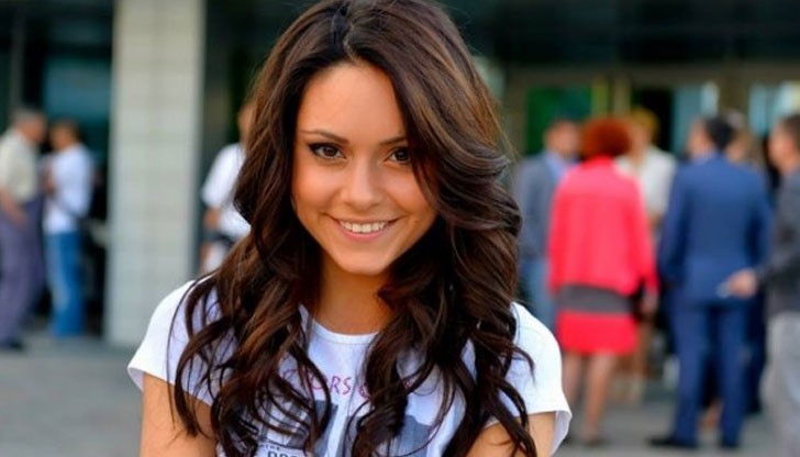 Красивата и талантлива Мис Национален отбор по футбол Радост Тодорова получи поредното си признание