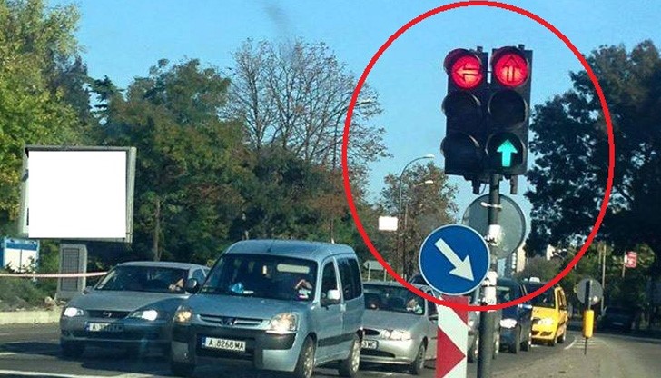 За аномалията с неработещата светофарна уредба сигнализираха бургазлии в една от групите във фейсбук