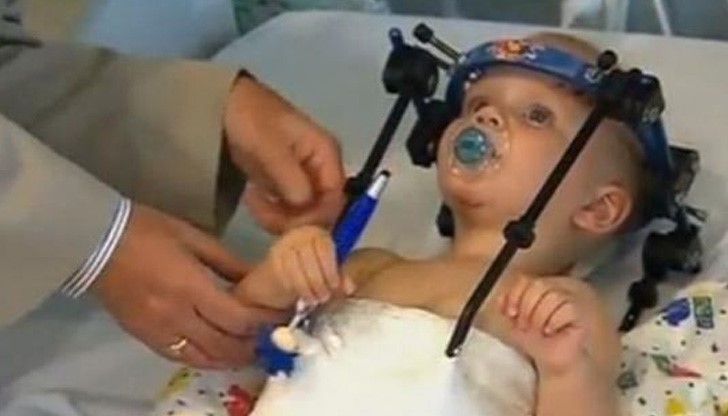 След дългото възстановяване се очаква детето да води пълноценен живот и ще може да ходи След дългото възстановяване се очаква детето да води пълноценен живот и ще може да ходи