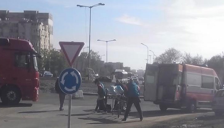 Пострадалата останала да лежи в безпомощно състояние до пристигането на екип на „Спешна помощ”