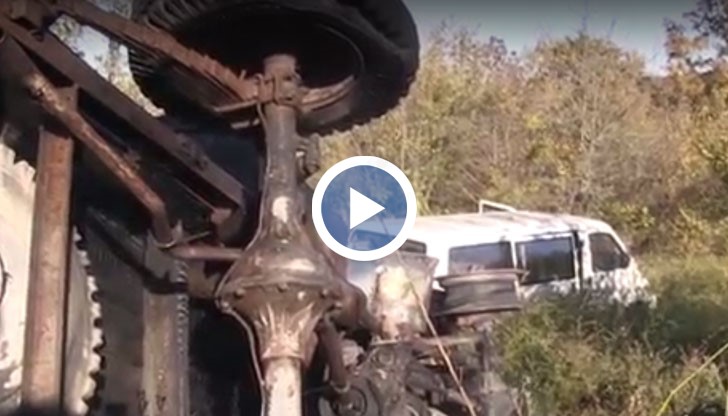 Кола се запали след катастрофа на пътя Русе - Разград