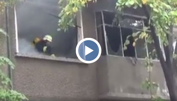 Пожарът избухна тази сутрин на втория етаж на къща в Симитли