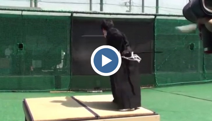 Исао Мачии е майстор на йайдо - древно японско бойно изкуство за самоусъвършенстване по пътя на меча