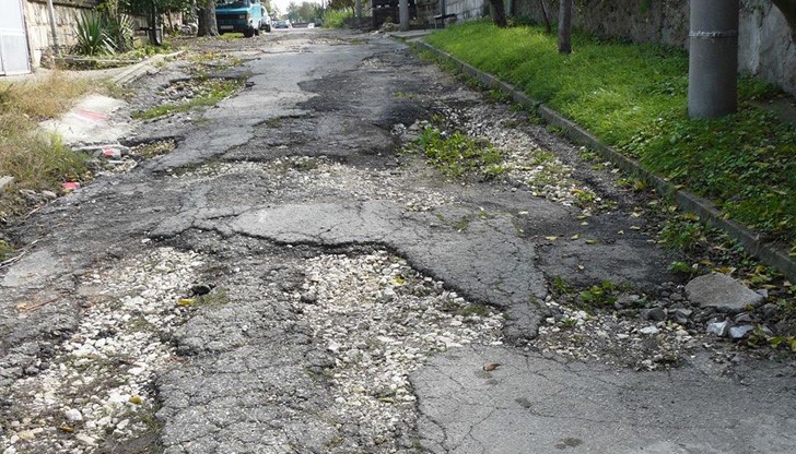 Няма улица в квартала която да не е за ремонт или цялостно асфалтиране