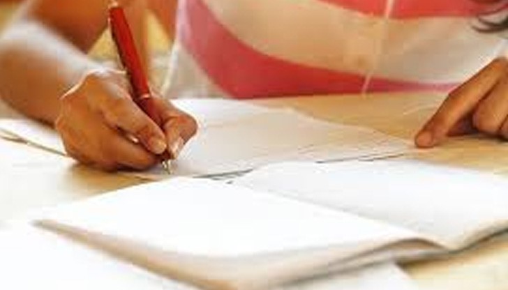 От 1 до 27 октомври са изпратени 28 писма от ученици, като за приза са предложени 19 учители от 12 училища От 1 до 27 октомври са изпратени 28 писма от ученици, като за приза са предложени 19 учители от 12 училища