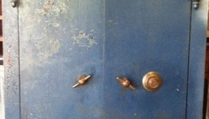 Колекцията, която са намерили се оценява на 15 000 щадски долара