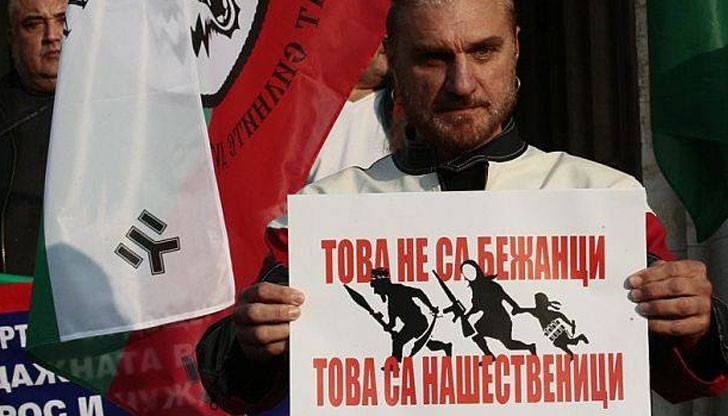 Коцето Калки взриви социалната мрежа със снимка от протеста в защита на граничния полицай Вълкан Хамбарлиев