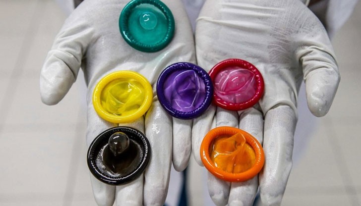 В рекламата производителите на презервативи, подходящи и за вегани, обещават 21 оргазма при използването на пакет със 7 кондома