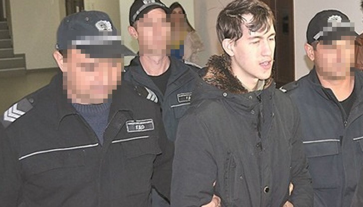 Така издирваният за тероризъм 17-годишен французин Соаиб Андржак реагирал малко след задържането му Така издирваният за тероризъм 17-годишен французин Соаиб Андржак реагирал малко след задържането му