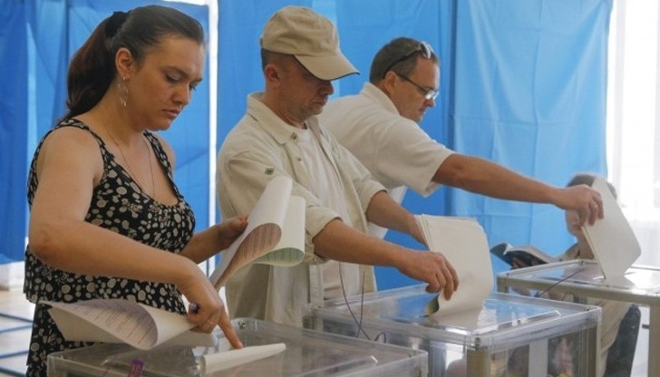 Жената е успяла да пусне бюлетина, след което се е строполила на пода Жената е успяла да пусне бюлетина, след което се е строполила на пода