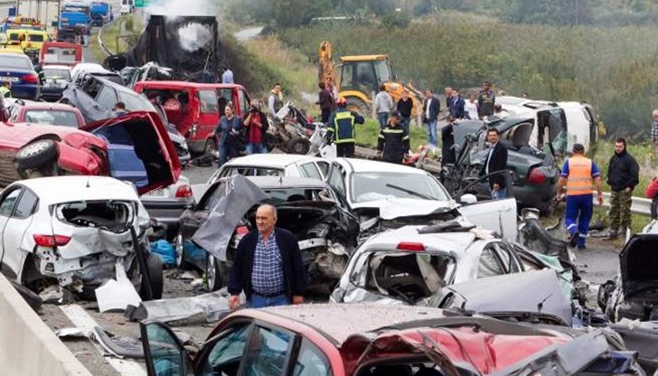 Заледяване, висока скорост, мъгла са част от причините за верижни катастрофи